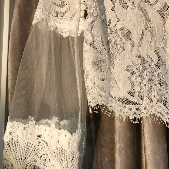 NWT STUNNING Lace Top - Picture 4 of 6